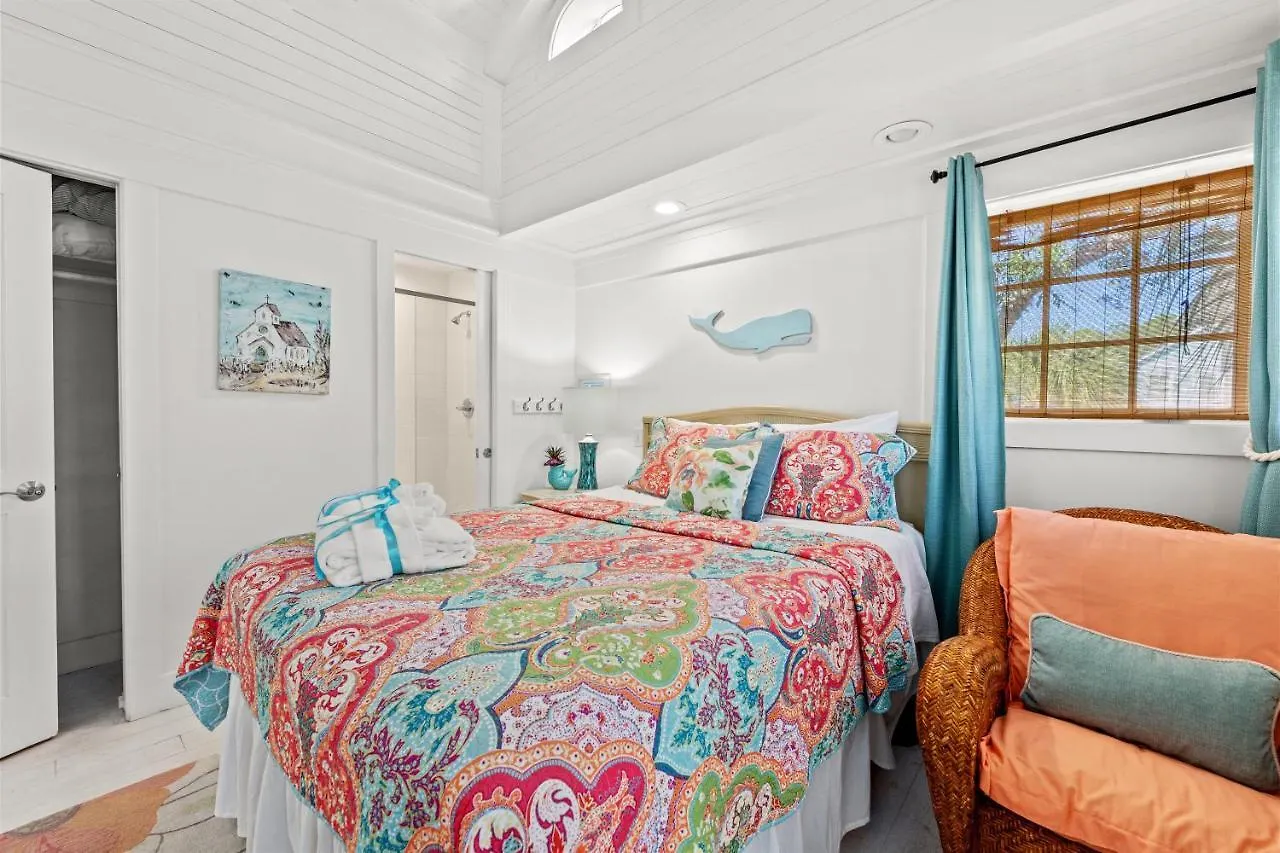 Quaint 2Br/25Ba Cottage Nestled Between 30A & Panama City Beach! Sleeps 6!