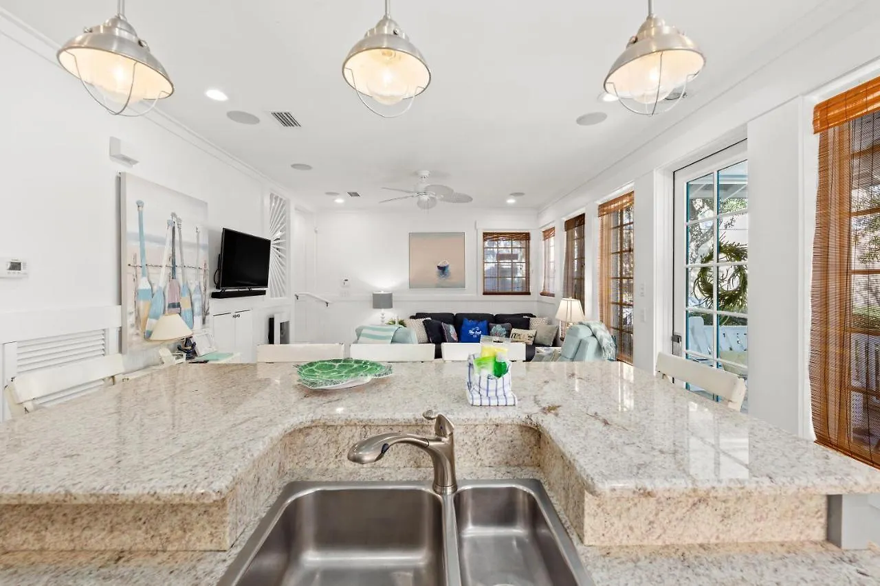 Holiday home Quaint 2Br/25Ba Cottage Nestled Between 30A & Panama City Beach! Sleeps 6!