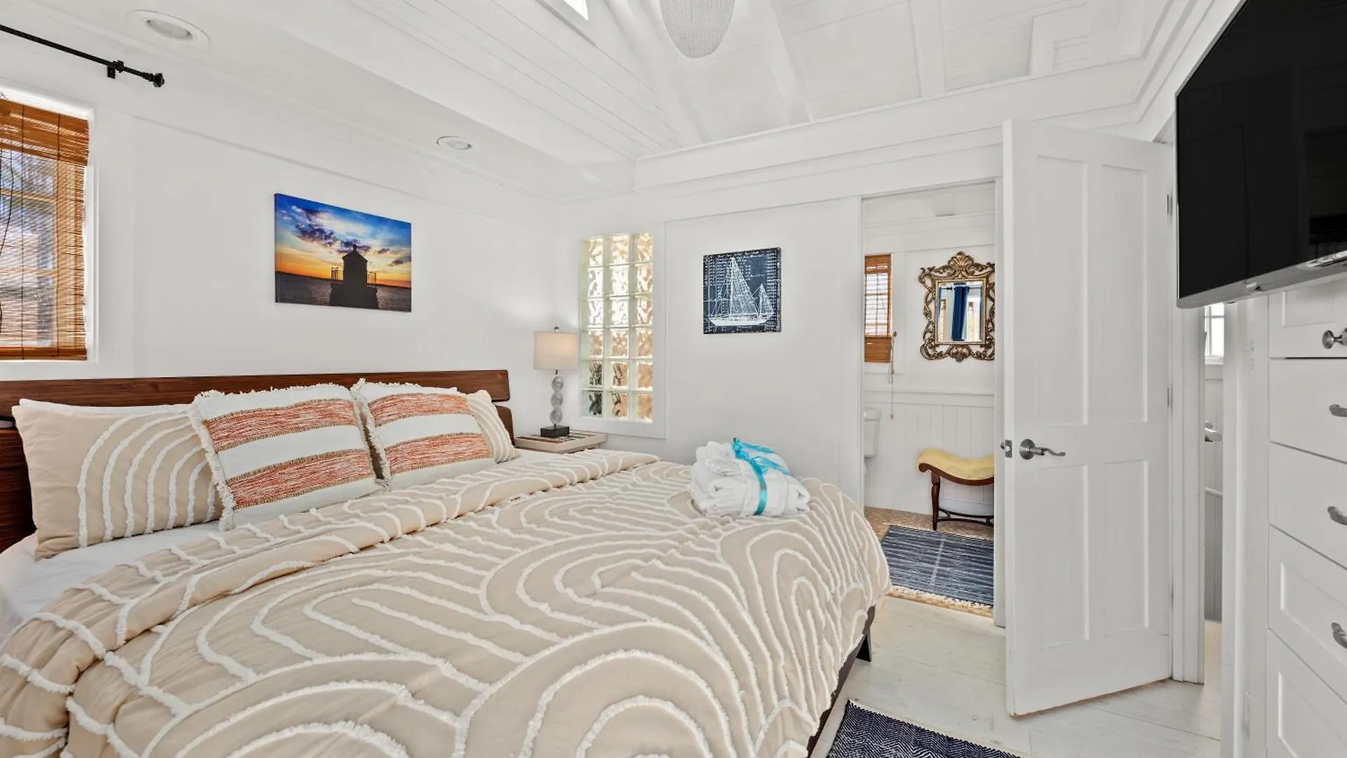 Quaint 2Br/25Ba Cottage Nestled Between 30A & Panama City Beach! Sleeps 6! Holiday home